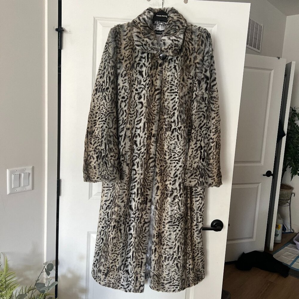 Pamela McCoy Women's long Faux Fur Coat Leopard print Size - Small